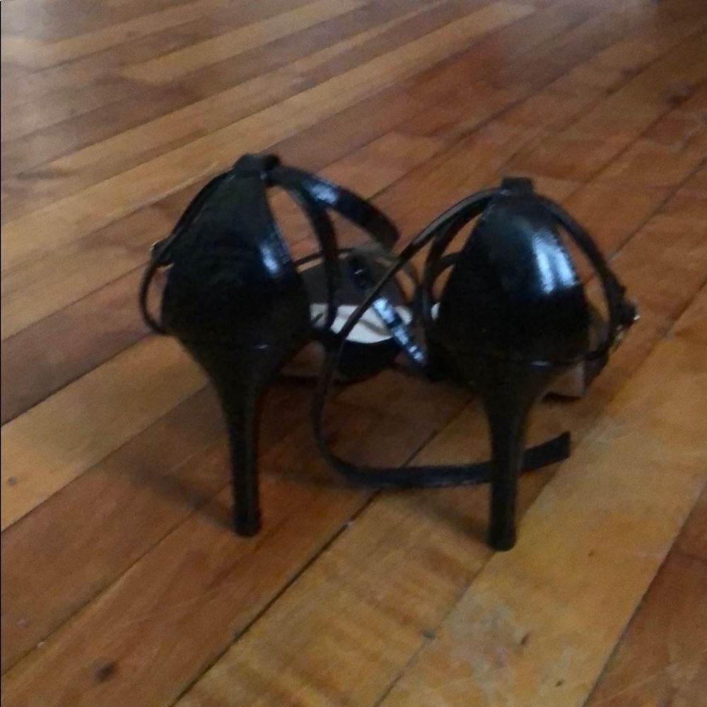 Black heels - Picture 3 of 3